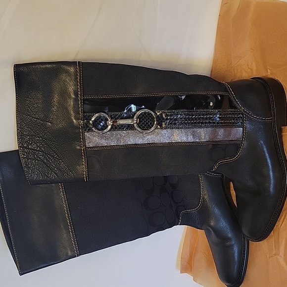 Coach - Picture 4 of 8